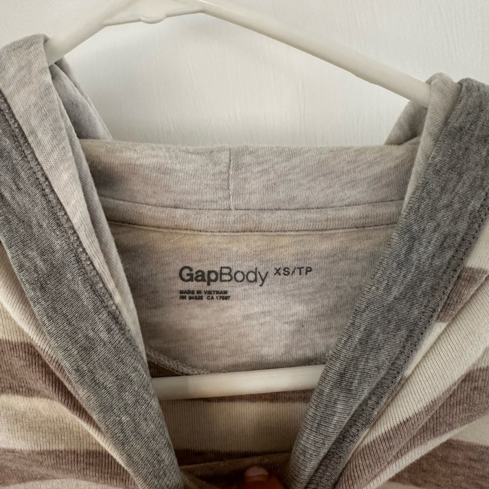 GAP Women's Striped Sweater - Gray and Cream